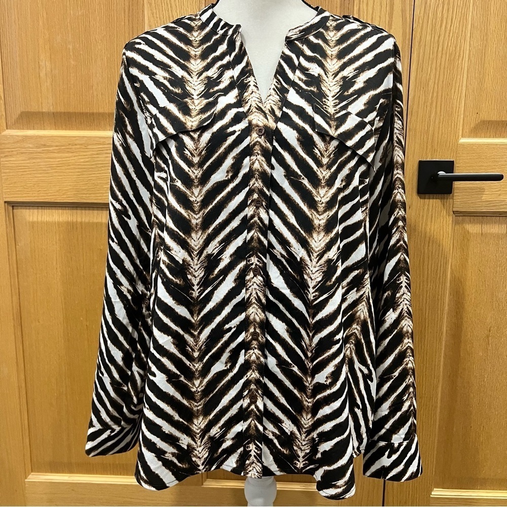 Calvin Klein Chevron Zebra Print Roll Tab Sleeve Blouse L EUC - Picture 2 of 12